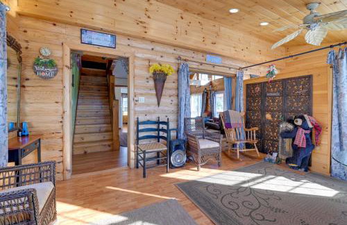 Steps From Lake George! 8-Acre Home with Dock Access - Foto 22