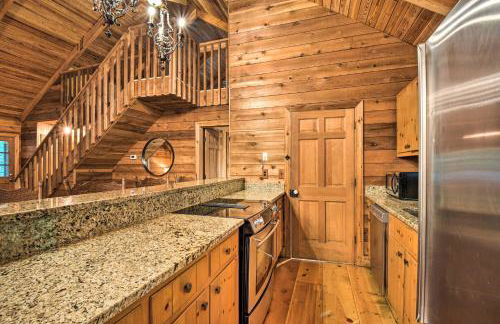 Big Canoe Mountain Resort Cabin with Pool Access! - Foto 7