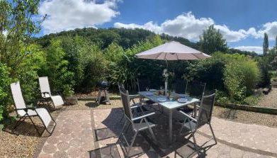 Quai du Val is a Charming Pet and Family Friendly Riverside Gite in Lehon close to Dinan Sleeps 7 - Foto 2