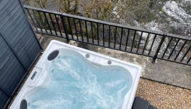 Cosy River Cottage in Brecon with a Hot Tub & Fireplace - Foto 5