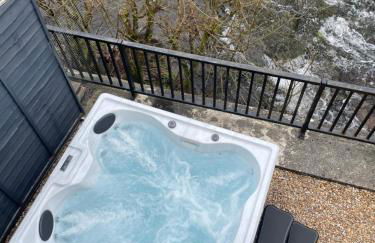Cosy River Cottage in Brecon with a Hot Tub & Fireplace - Foto 5