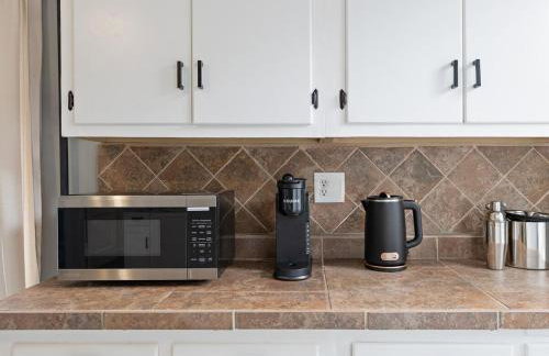 Cozy Home, 19 min to NYC, 3 Car Driveway - Foto 14