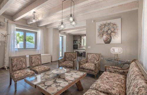 Alexandras's Mansion - Photo 46