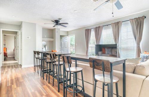 4 Bed 2 Bath, Dog Friendly, Pool, Walk to Stadium - Foto 22