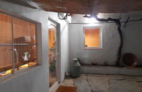 StoryHouse33 - Casa com histórias, pátio e jacuzzi - Foto 36