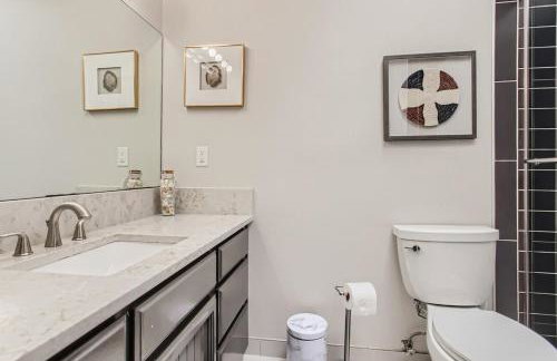 Spacious 4-bedroom home with outdoor deck - Foto 15