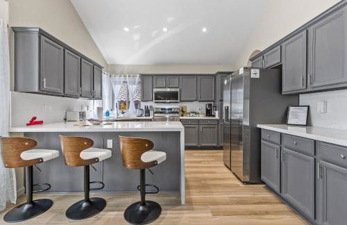 Sparkling Saltwater Pool - Spa - Firepit - WiFi - 4BR 3BA - Near Top Golf Courses - Foto 26