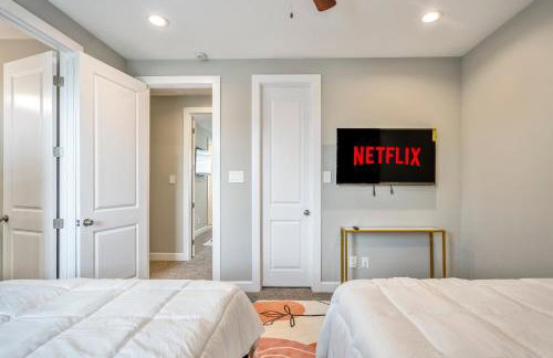 Spacious 3 Bed House near MD Anderson with Free Parking & Wi-Fi - Photo 36