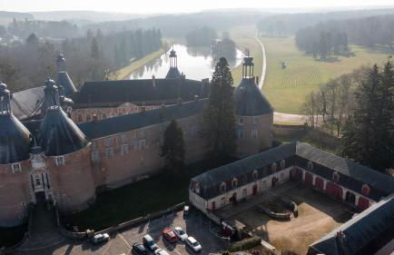 Ecuries du Château de Saint-Fargeau - Foto 2