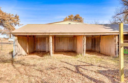 4 Mi to Lazy E Arena Horse Lovers Haven with Grill - Photo 25