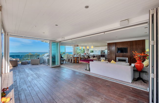 Elegant Sea-View Villa on the Northshore - Photo 26