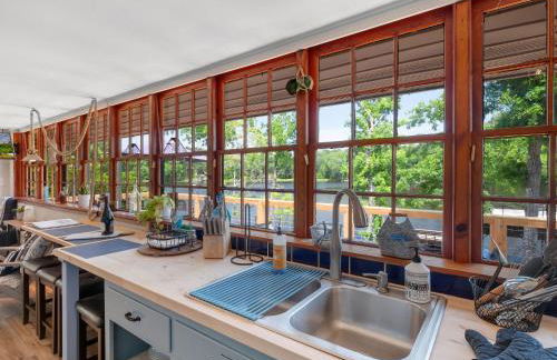 Waterfront on Lake Talquin - Near FSU - Stunning Views - 2 Story Deck - Fire Pit - Fast 1000 mbps Internet - 3 min from Boat Ramp - Foto 10