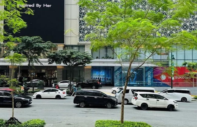 Andi and Frances' Place at BGC - Photo 46