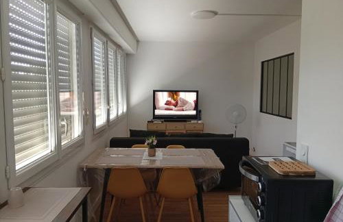 Mistral gagnant ! T1 calme avec vue, parking, télétravail, Wi-Fi, proche CV et gare - Foto 4