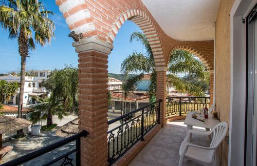 Paradise Bar Apartments - Photo 2