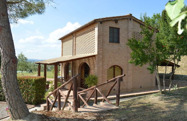 Cottage With Private Swimming Pool - Photo 16