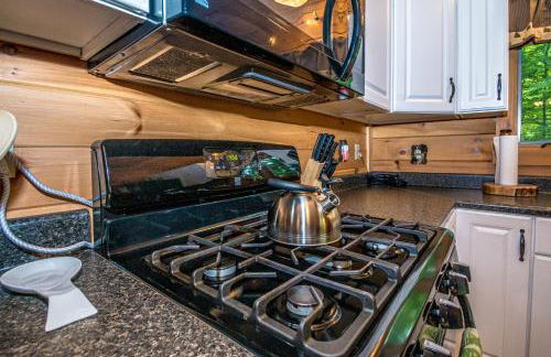 Couples Getaway Log Cabin in the White Mountains - Foto 15