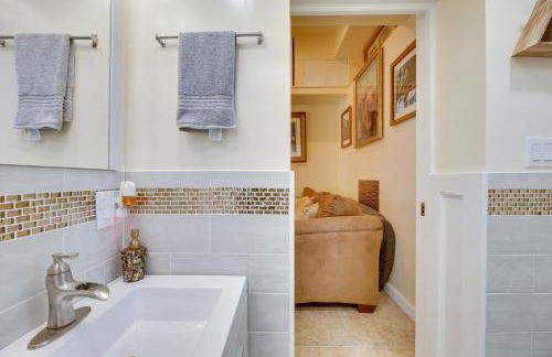 Cozy and Convenient Elmont Retreat with Patio! - Foto 16