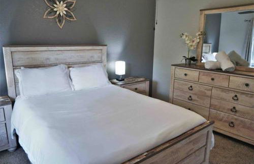 Peachland getaway with pool and tiki bar - Foto 22