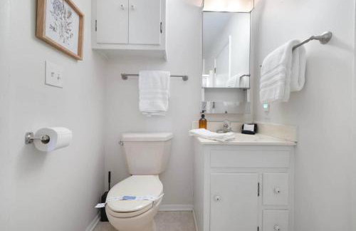 Relaxing Lakefront Retreat w/ Hot Tub & Dock - Foto 73