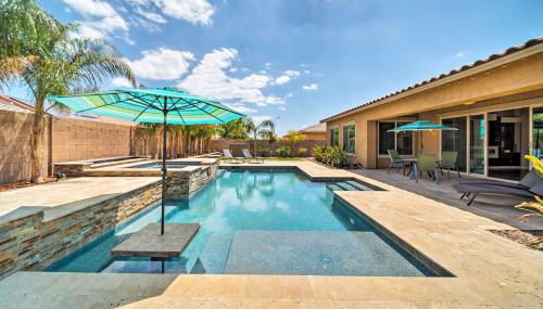 Hot Tub and Putting Green Home in Surprise - Foto 1