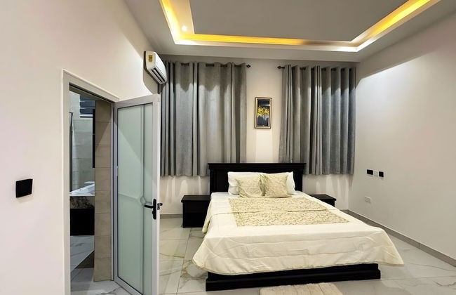 2BR Apartment With Pool and Wifi Near East Airport - Photo 2