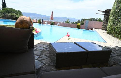 Tranquil Infinity Pool Getaway (private jacuzzi and steam bath, pool, garden, sea and city views) - Foto 55