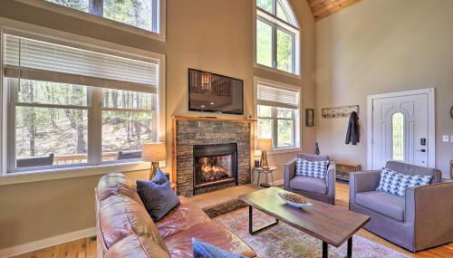 Woodsy Mountain-View Getaway with Hot Tub! - Foto 5