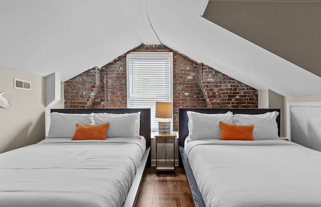 Mysteries on Lemp | JZ Vacation Rentals - Photo 4