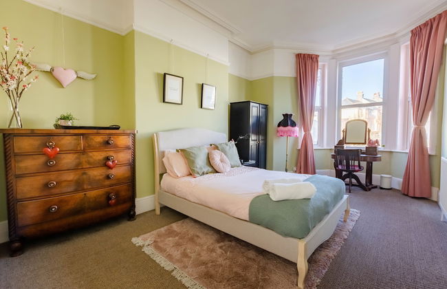 5-bed House With Distant sea Views in Plymouth - Foto 1