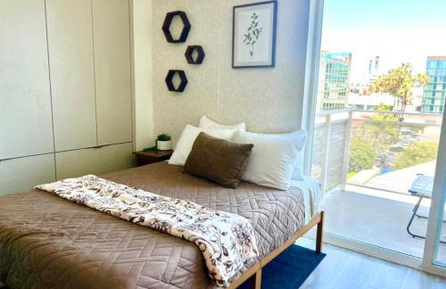 Heart of Hollywood - Walk of Fame Studio - 1bd or 2bd with View - Free parking - Balcony - Wifi - Rooftop - Gym - Upscale amenities - Foto 3