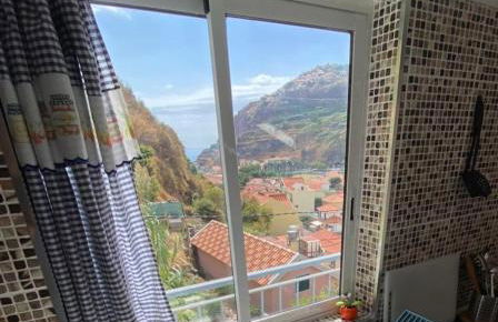 Lovely newly refurbished, 1 bedroom top floor apartment with sea views, fast WI-FI CABLE TV and Netflix - Foto 7