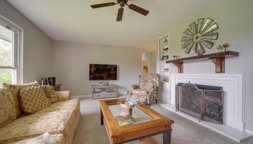 Centrally Located Brevard Home with Deck and Fire Pit! - Foto 3