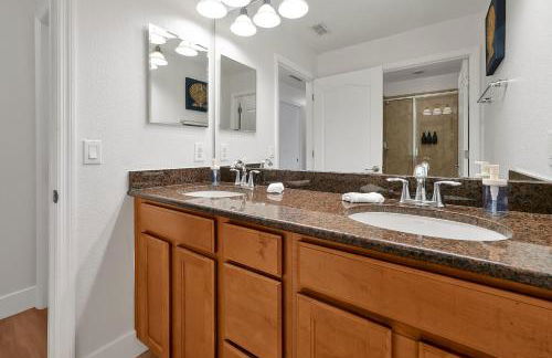 Trendy Retreat - Great Location - Fully Loaded - Foto 55