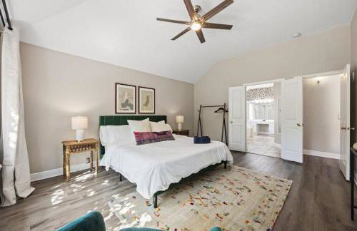 Artist Retreat at Cypress Creek - Hotub - Sleeps 9 - Photo 3