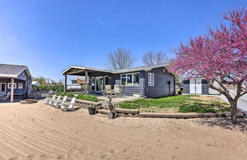 Lakefront Bellevue Home Private Beach and Fire Pit! - Foto 29