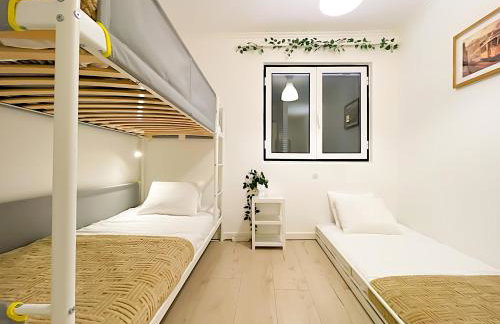 Entire 2 Bedroom Family Friendly House in Belem Lisbon 3 to 5 Guests - Photo 13