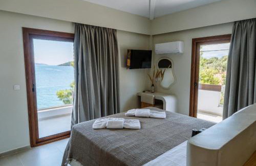 Trizonia Bay Hotel - Photo 74