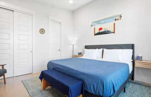 15 Min to Downtown with Backyard & Parking - Foto 11