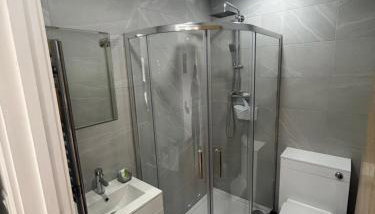 The Studio - Peaceful Village Studio with Parking, Wi-Fi & Views - Foto 3, Shower