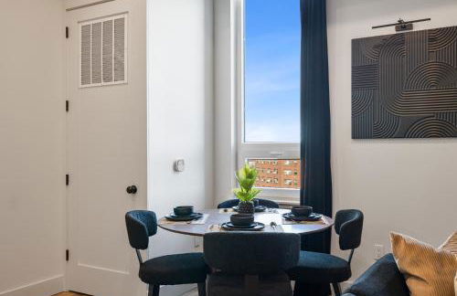 2BR, King Bd, Free Prkn, Gym, NYC View, 8min Train - Foto 19