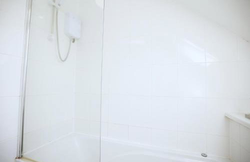 Palmers Place By N And N Stays Worker Friendly Accommodation in Bradley Stoke with private parking and fast WIFI, Long Stays Welcome - Foto 20