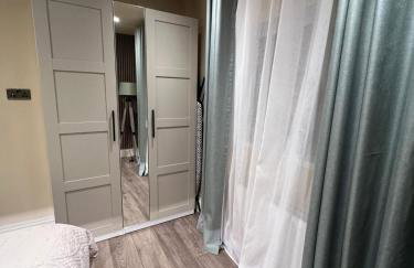 2 bedroom self catering detached outhouse with garden area - Photo 11