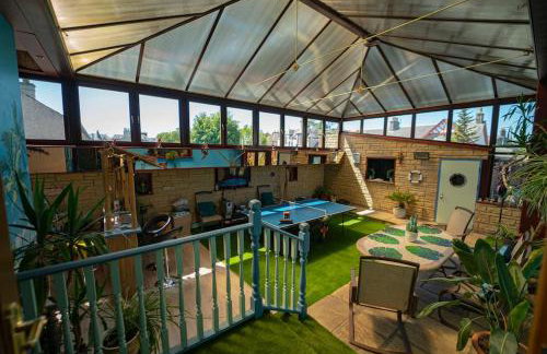 Stunning Central Villa by Golf Course & Beach - Foto 32