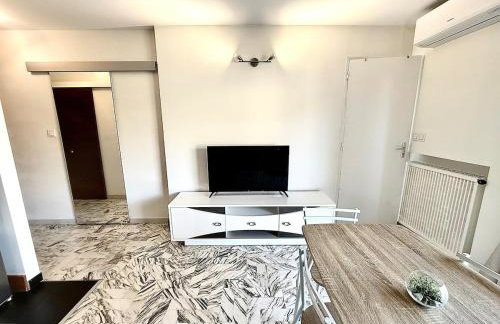 T2 lumineux avec piscine et plage à pieds à Mandelieu-la-Napoule - Foto 13