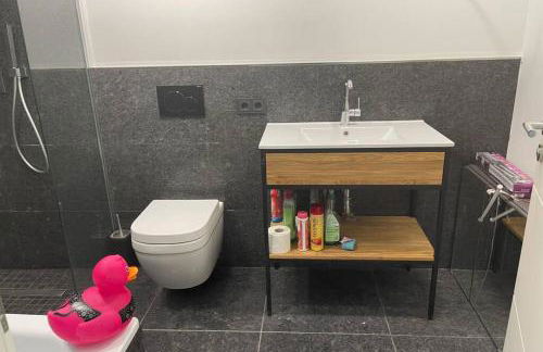 Wunderschöne Terrassenwohnung mit Blick ins Grüne! - Foto 17