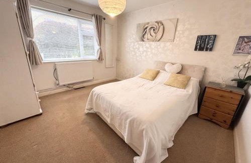 3 Bed with parking, ideal for families - Photo 15