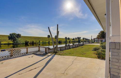Sun-Soaked Okeechobee Retreat with Canal Views! - Foto 1
