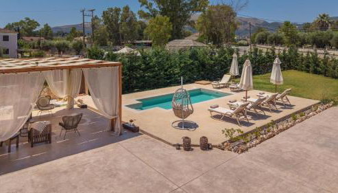 Villa Nicoldia with private pool near Laganas - Foto 5, sunbed, Garden view