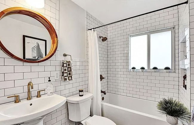 Beach Bliss 10 Mins to Waves 3BR Oasis With Pool - Foto 4